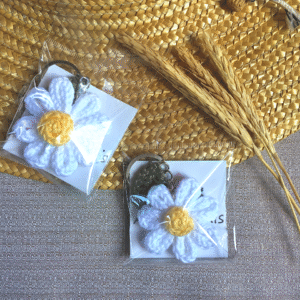 Chaveiro Margarida em Tricotin