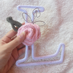 Decoração Letra em Tricotin