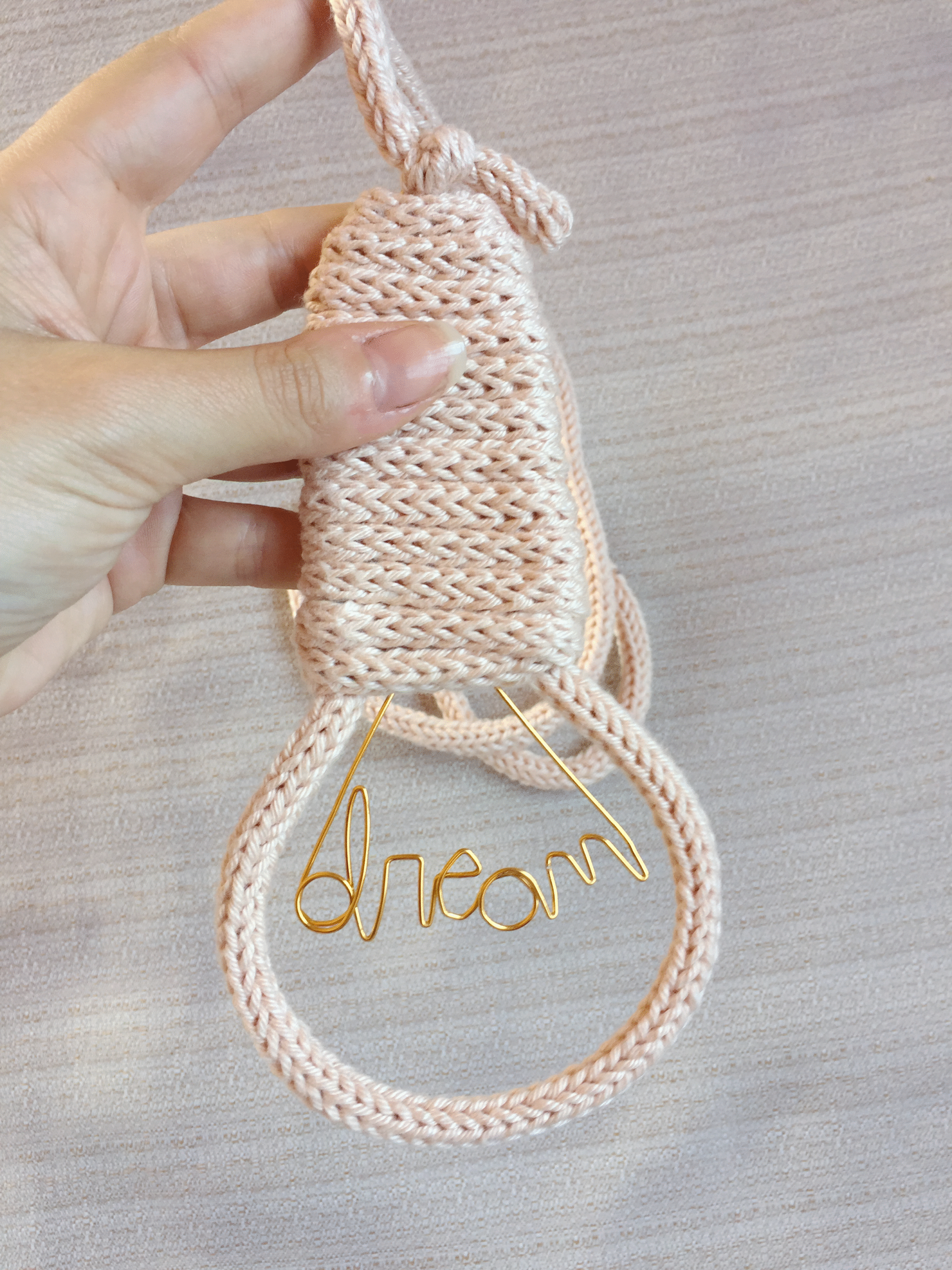 Lâmpada Decoratina em Tricotin - Imagem 3