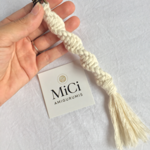 Chaveiro DNA em Macramê